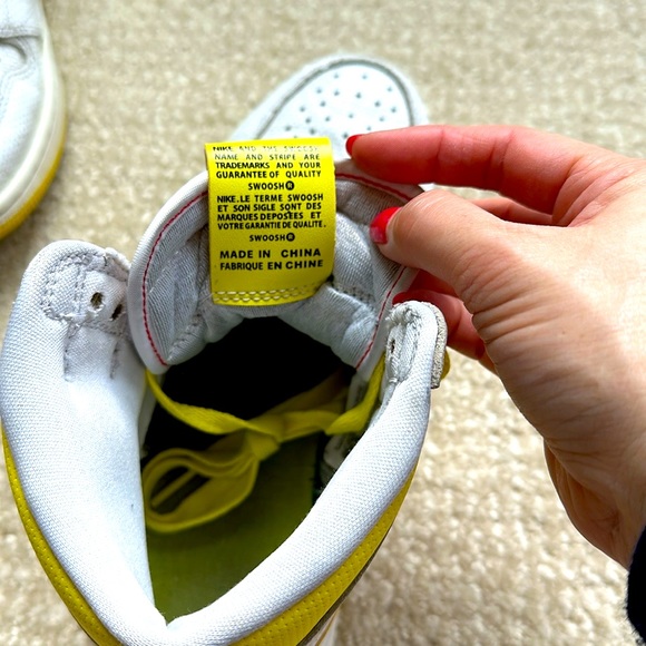 Nike Air Jordan One First Flight - Picture 2 of 7